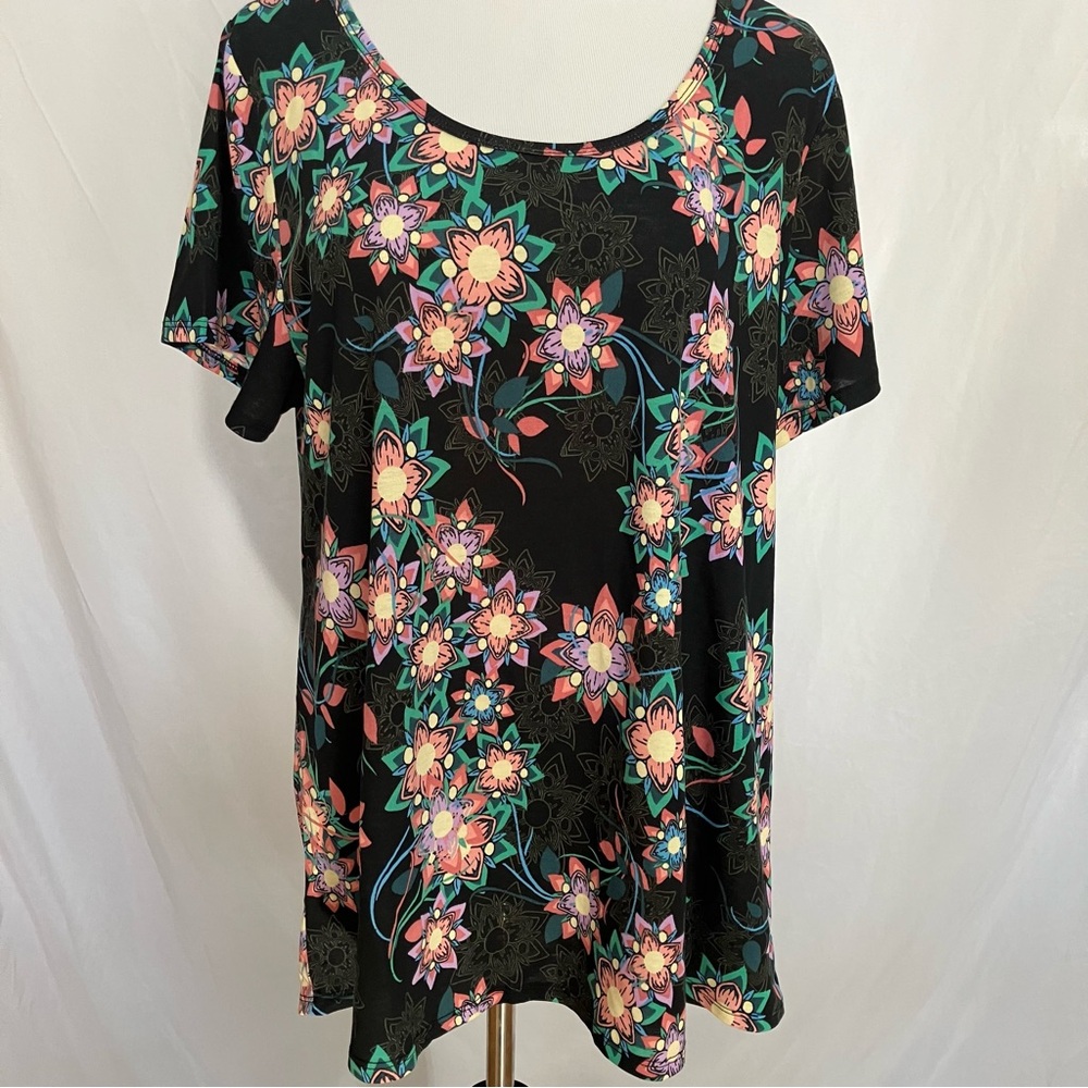 LuLaRoe XL Classic T Floral Black Women's Top